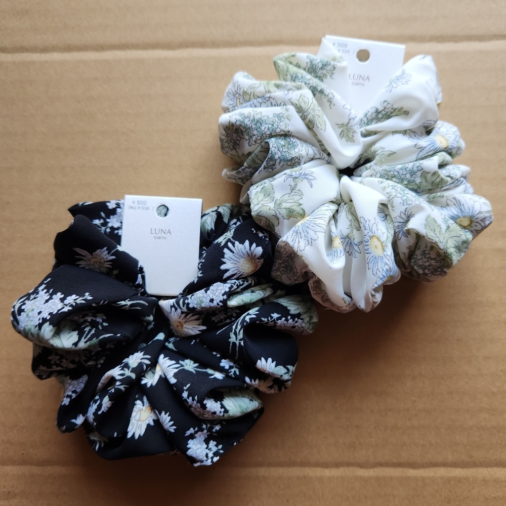 Luna Earth Japan Big Floral Black & White Scrunchie Set Hair Accessories Kawaii